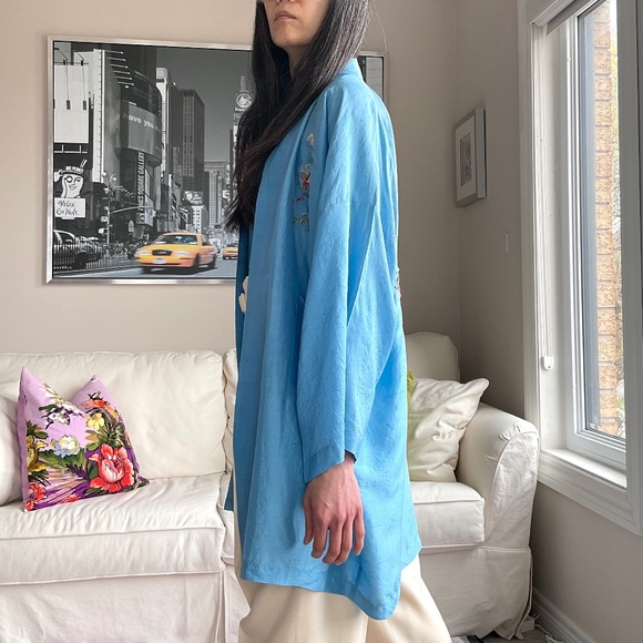 100%silk robe with scenic embroidery on front and back - Picture 4 of 16